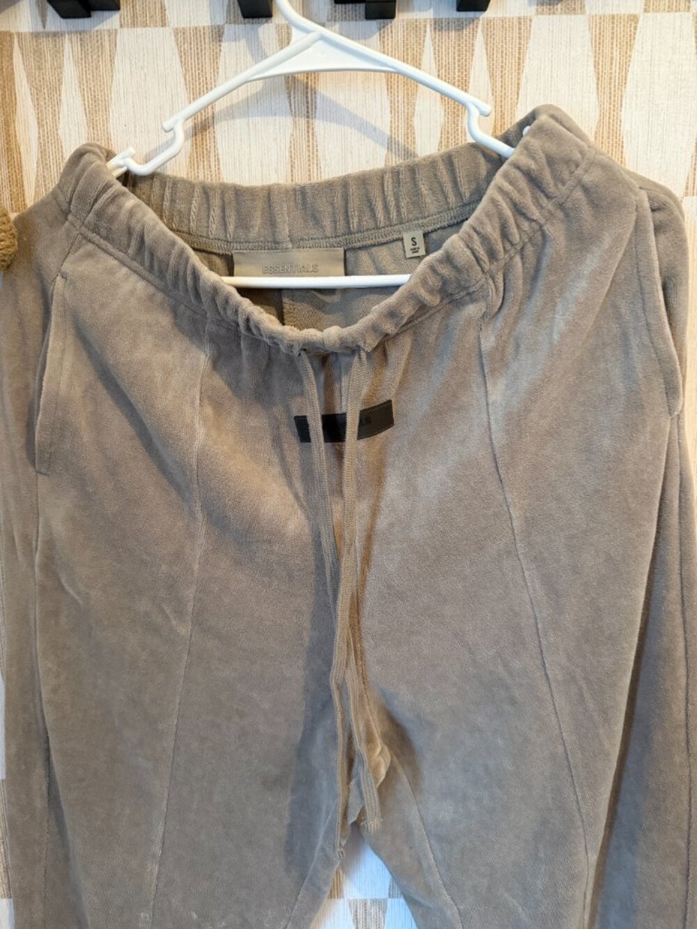 Fear of God Essentials Velour Jogger Pants – Taupe – Size Small